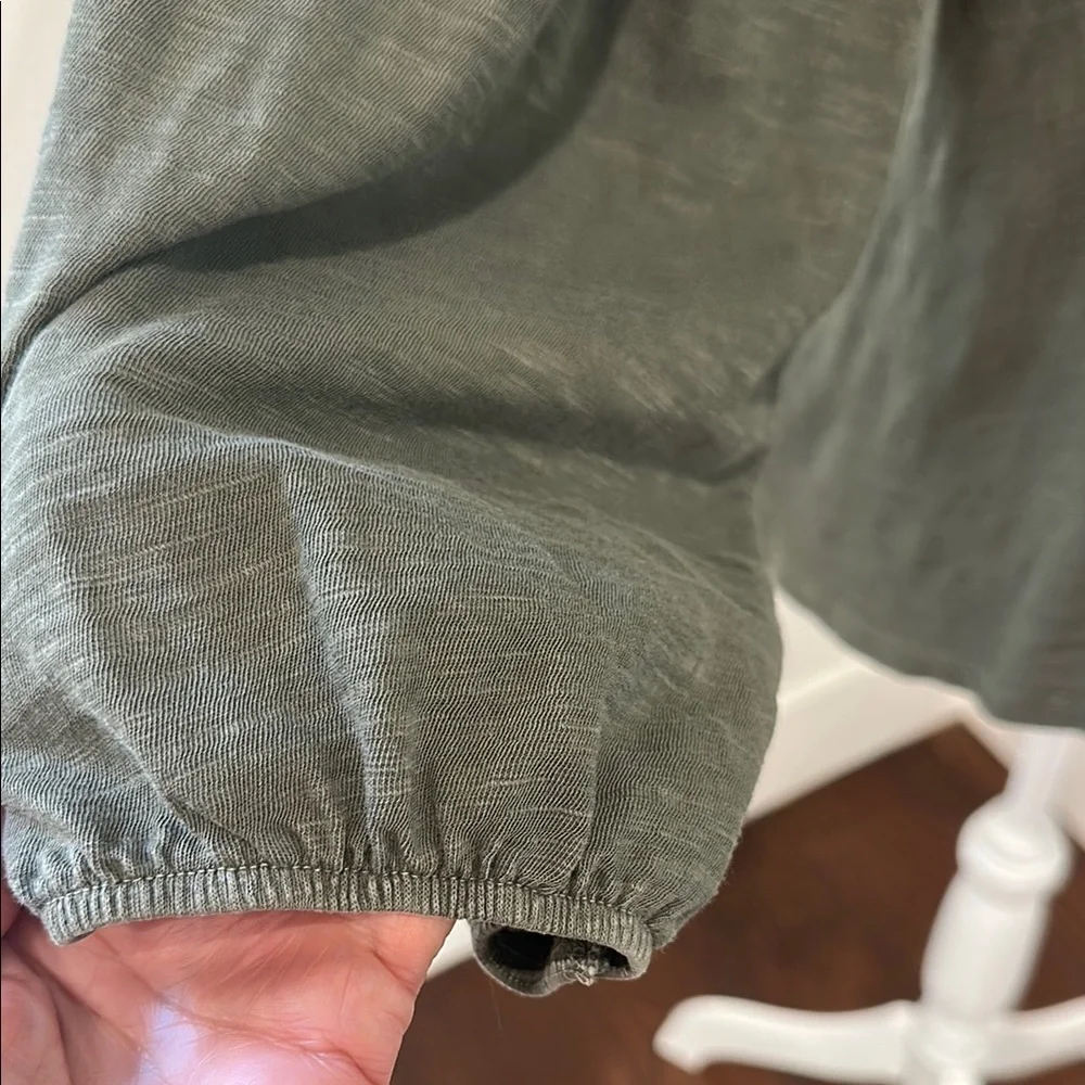 Old Navy Olive Women's Top - Picture 5 of 11